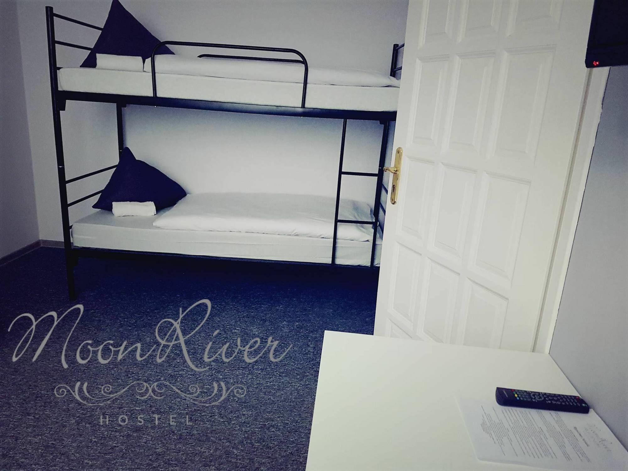 Moonriver Inn وارسو المظهر الخارجي الصورة