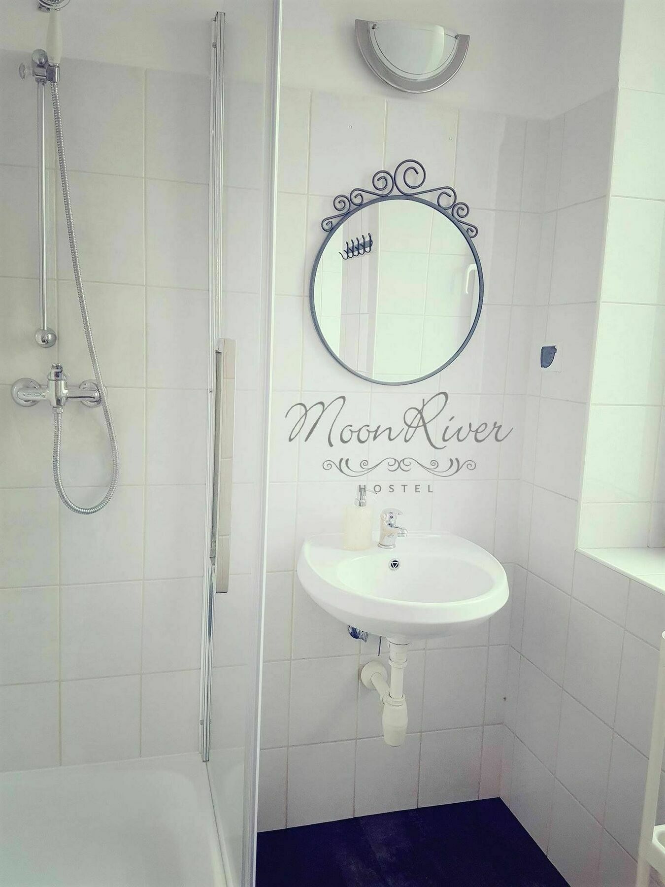 Moonriver Inn وارسو المظهر الخارجي الصورة